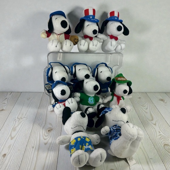 Peanuts Other - Snoopy Peanuts x MetLife Plush Bundle lot of 11 Stuffed Animals With Duplicates